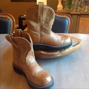 Ariat chunky round toe lug boot. Upper Leather